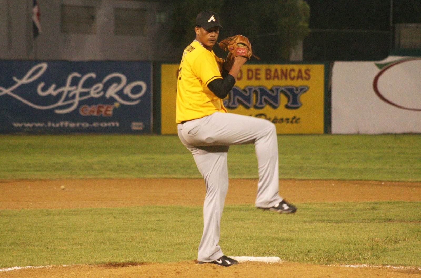 José Capellán lanzador ganador de los Arroceros de San Francisco de Macorís